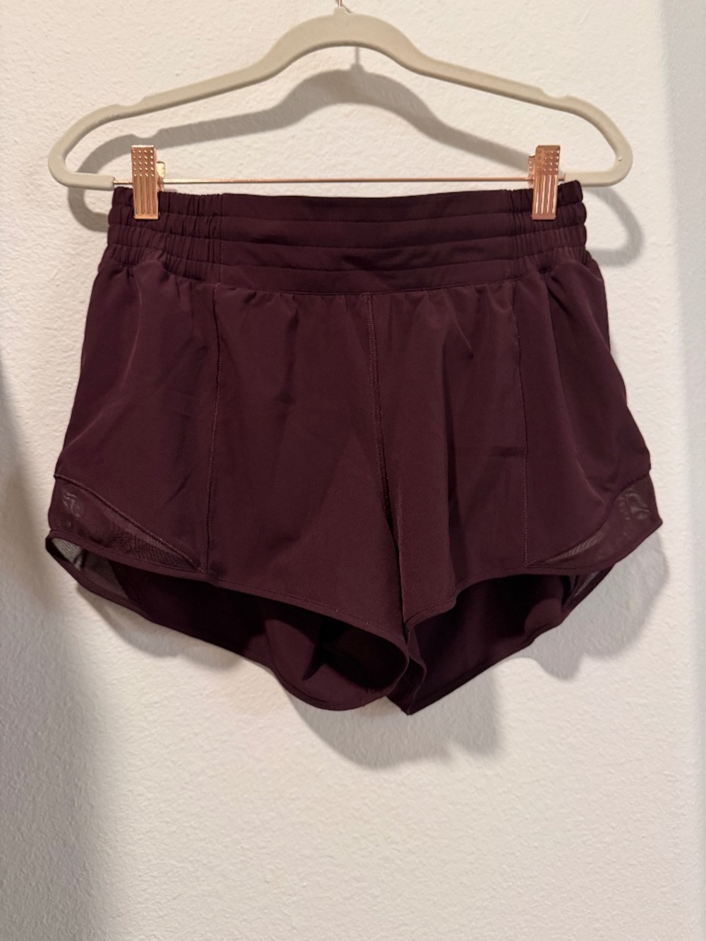 EUC Lululemon Goodnight Plum Hotty Hot HR 2.5" Short, Size 6